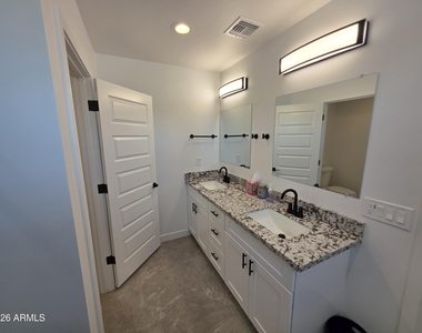 2061 W Daniel Road - Photo Thumbnail 21
