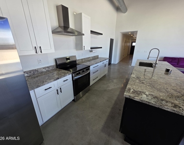 2061 W Daniel Road - Photo Thumbnail 5