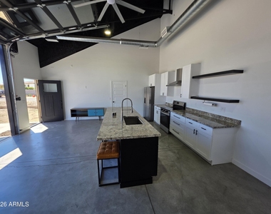 2061 W Daniel Road - Photo Thumbnail 7