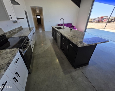 2061 W Daniel Road - Photo Thumbnail 6