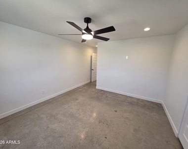 2061 W Daniel Road - Photo Thumbnail 12