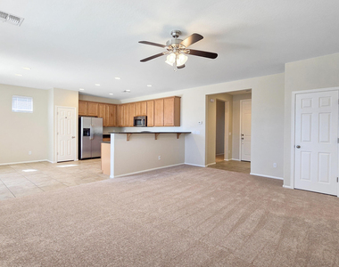 617 S 165th Avenue - Photo Thumbnail 4