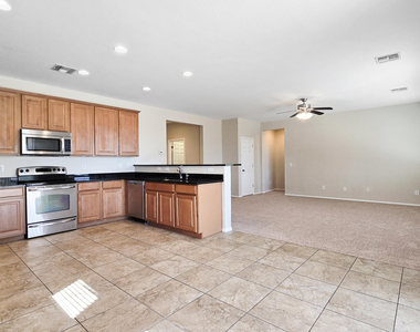 617 S 165th Avenue - Photo Thumbnail 7