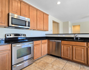 617 S 165th Avenue - Photo Thumbnail 9