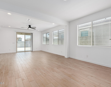 17287 W Valentine Street - Photo Thumbnail 12