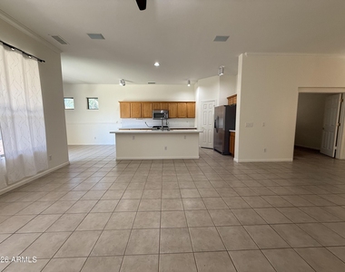 281 W Flamingo Drive - Photo Thumbnail 6