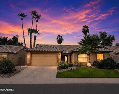 6322 W Potter Drive - Photo Thumbnail 10