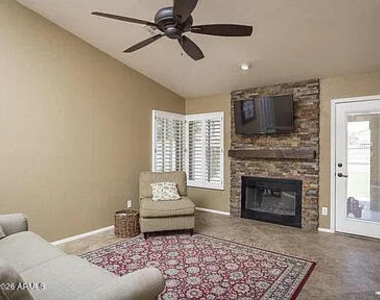 6322 W Potter Drive - Photo Thumbnail 4