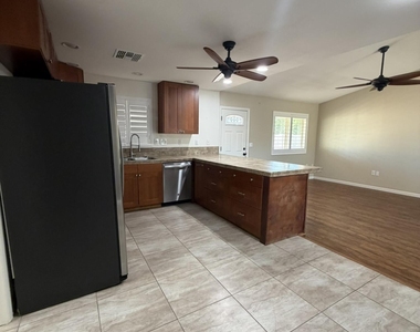 308 E Melody Drive - Photo Thumbnail 20