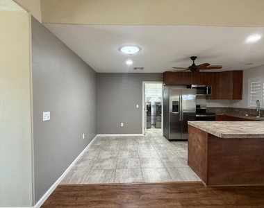308 E Melody Drive - Photo Thumbnail 19