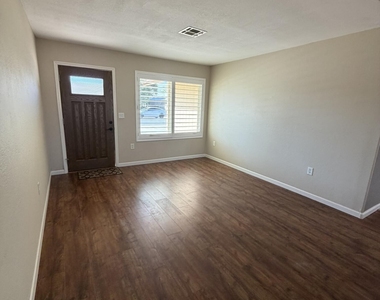 308 E Melody Drive - Photo Thumbnail 18