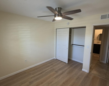 308 E Melody Drive - Photo Thumbnail 4
