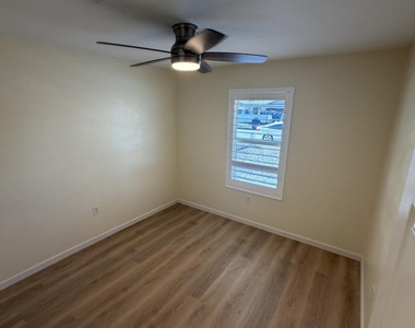 308 E Melody Drive - Photo Thumbnail 3