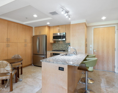 7121 E Rancho Vista Drive - Photo Thumbnail 3