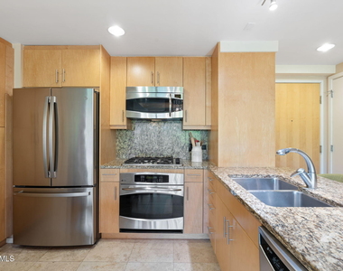 7121 E Rancho Vista Drive - Photo Thumbnail 4