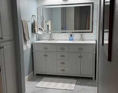 5995 N 78th Street - Photo Thumbnail 6