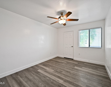 3065 N 67th Avenue - Photo Thumbnail 17