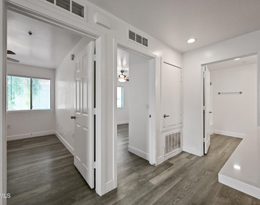 3065 N 67th Avenue - Photo Thumbnail 16
