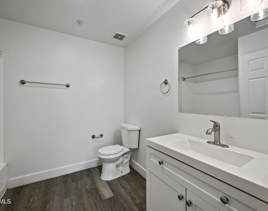 3065 N 67th Avenue - Photo Thumbnail 19