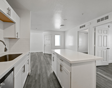 3065 N 67th Avenue - Photo Thumbnail 12
