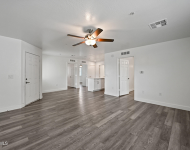 3065 N 67th Avenue - Photo Thumbnail 5