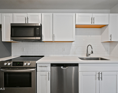 3065 N 67th Avenue - Photo Thumbnail 10
