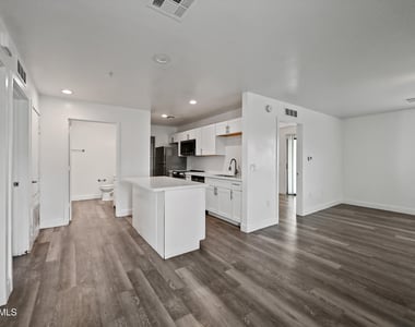 3065 N 67th Avenue - Photo Thumbnail 7