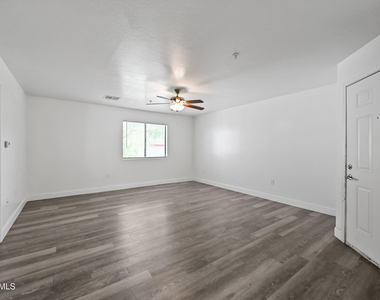 3065 N 67th Avenue - Photo Thumbnail 3