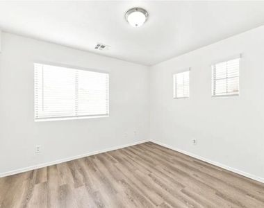 15439 W Cottonwood Circle - Photo Thumbnail 10