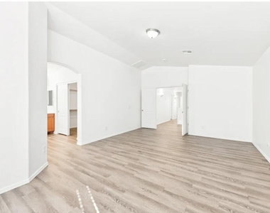 15439 W Cottonwood Circle - Photo Thumbnail 5