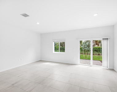 13009 Sw Forli Way - Photo Thumbnail 3