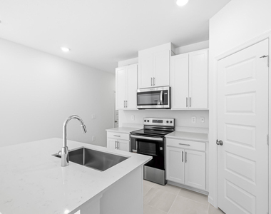 13009 Sw Forli Way - Photo Thumbnail 9