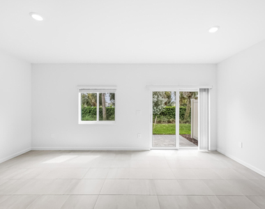 13009 Sw Forli Way - Photo Thumbnail 4