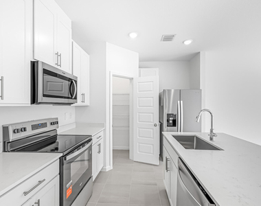13009 Sw Forli Way - Photo Thumbnail 10