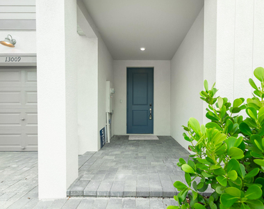 13009 Sw Forli Way - Photo Thumbnail 2