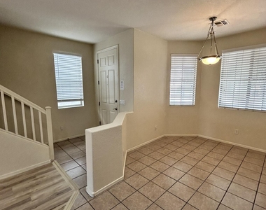 3659 E Temecula Way - Photo Thumbnail 4