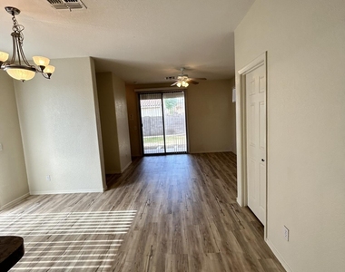 3659 E Temecula Way - Photo Thumbnail 8
