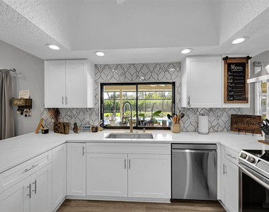 8606 Arrowhead Drive - Photo Thumbnail 2