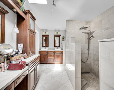 8606 Arrowhead Drive - Photo Thumbnail 7