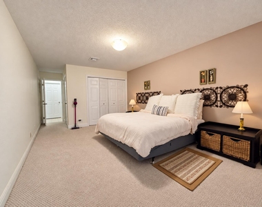 808 E Cypress Lane - Photo Thumbnail 13