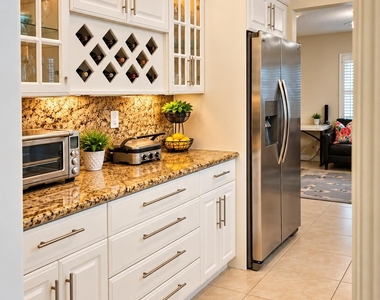808 E Cypress Lane - Photo Thumbnail 5