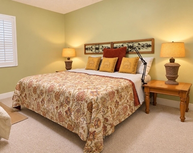 808 E Cypress Lane - Photo Thumbnail 17
