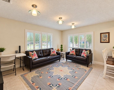 808 E Cypress Lane - Photo Thumbnail 6