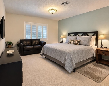 808 E Cypress Lane - Photo Thumbnail 19