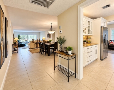 808 E Cypress Lane - Photo Thumbnail 2
