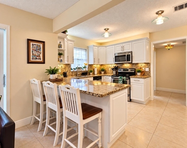 808 E Cypress Lane - Photo Thumbnail 7