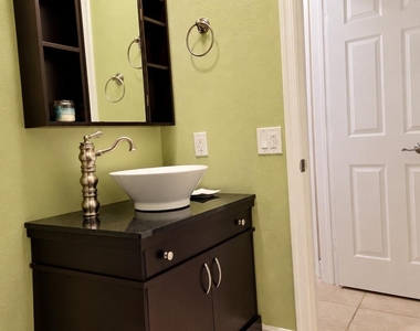 808 E Cypress Lane - Photo Thumbnail 15