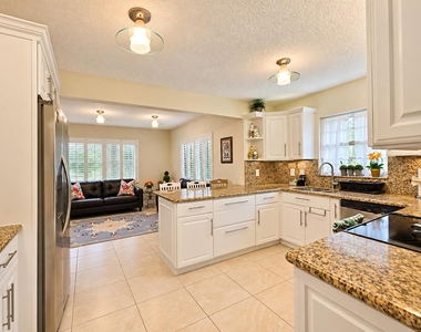 808 E Cypress Lane - Photo Thumbnail 4