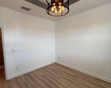 4324 Maybelle Lane - Photo Thumbnail 13
