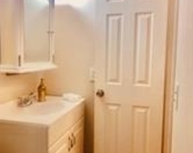 122 Farnham F - Photo Thumbnail 31